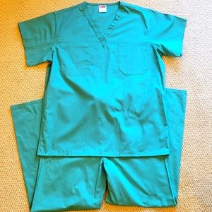 NEW Corner Stone Unisex N-Neck Scrub Set